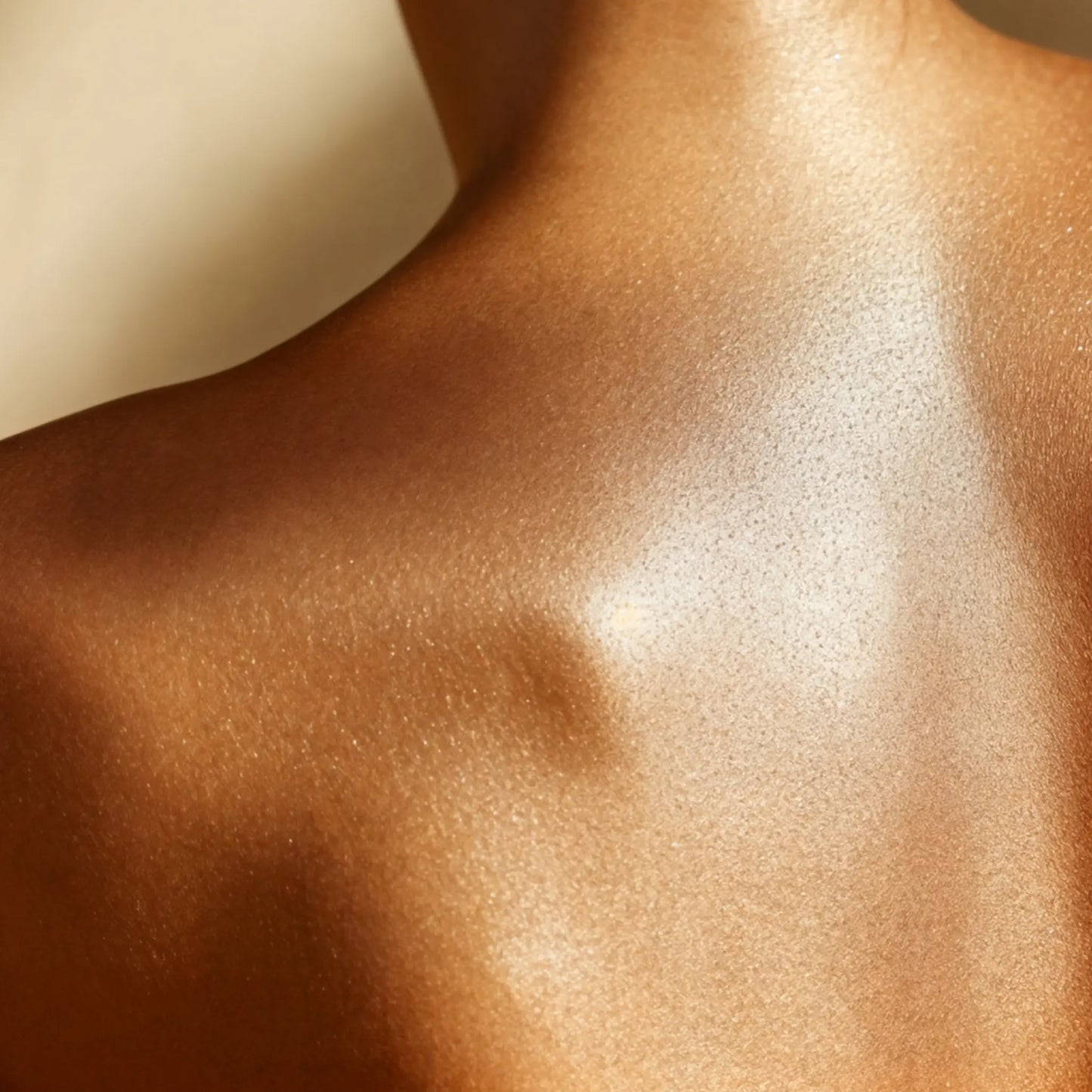 Oleogel (olio gel) abbronzante effetto glowy - GLOW OIL - QUEEN'S WOOD WORLD